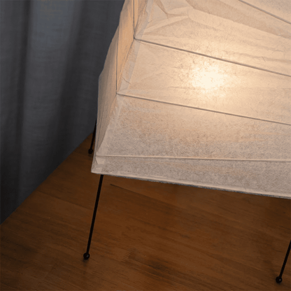 Akari 4N Washi Paper Slim Iron Frame Table Lamp