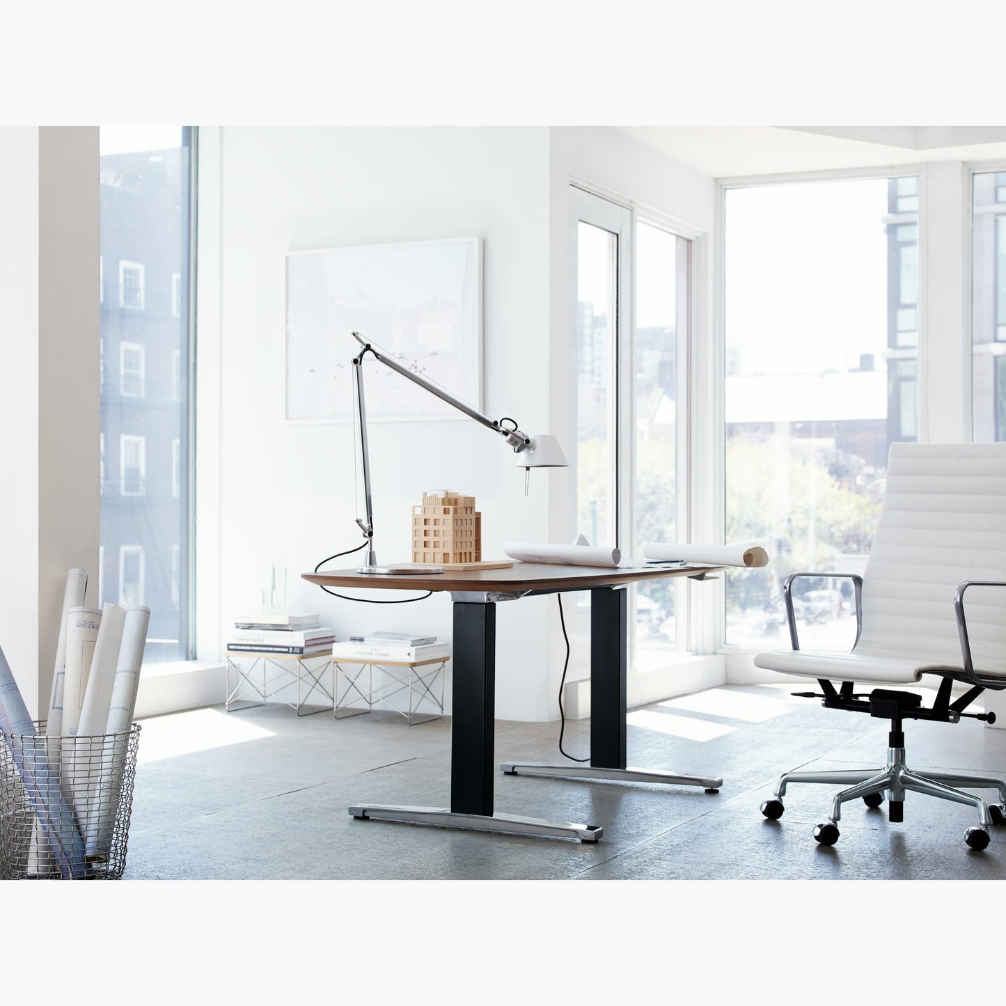 Articulated Aluminum Desk Lamp