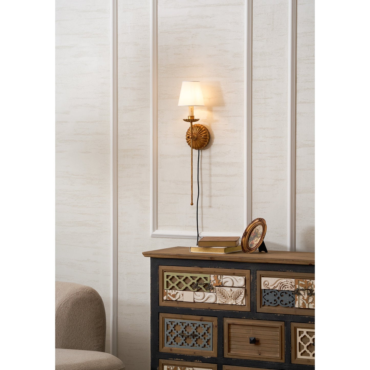 Fluted-Rosette Plug-in Wall Sconce