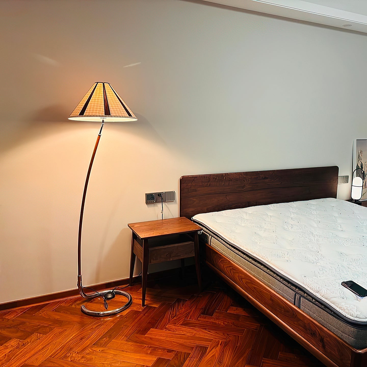 Dornstab Floor Lamp