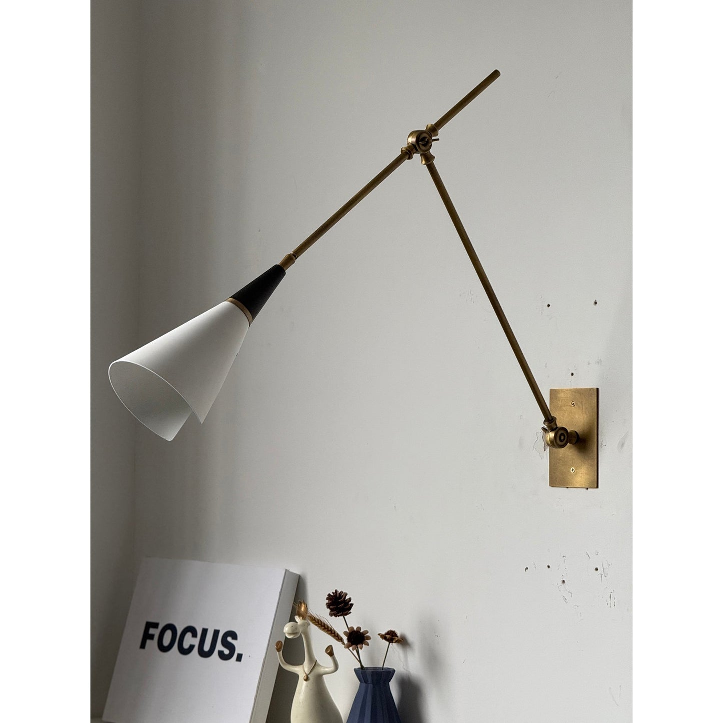 Magari Wall Lamp