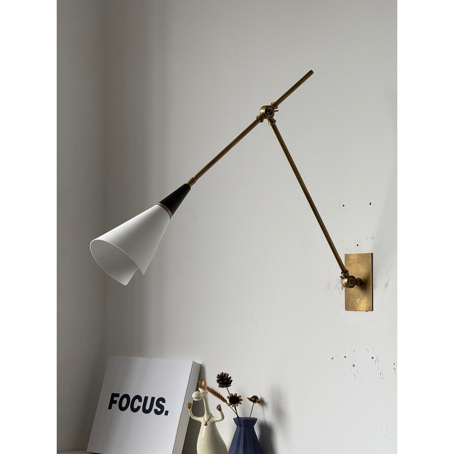 Magari Wall Lamp