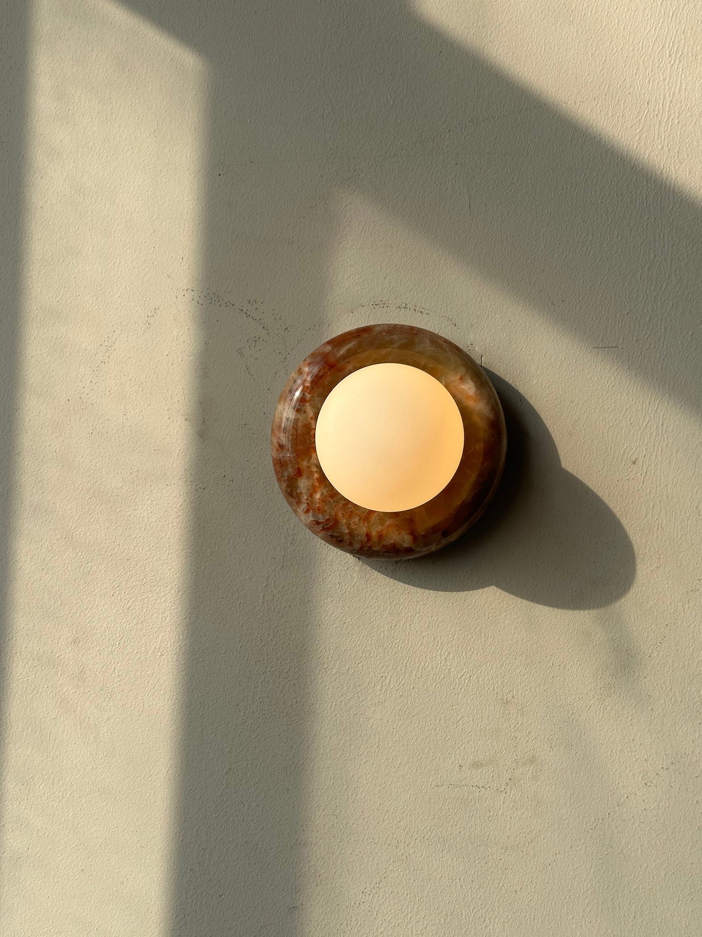 Novi Onyx Wall Lamp