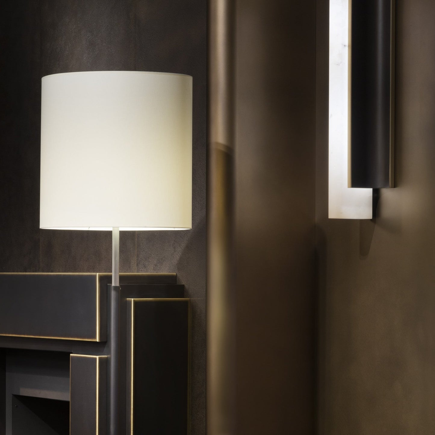 Timide Alabaster Wall Lamp