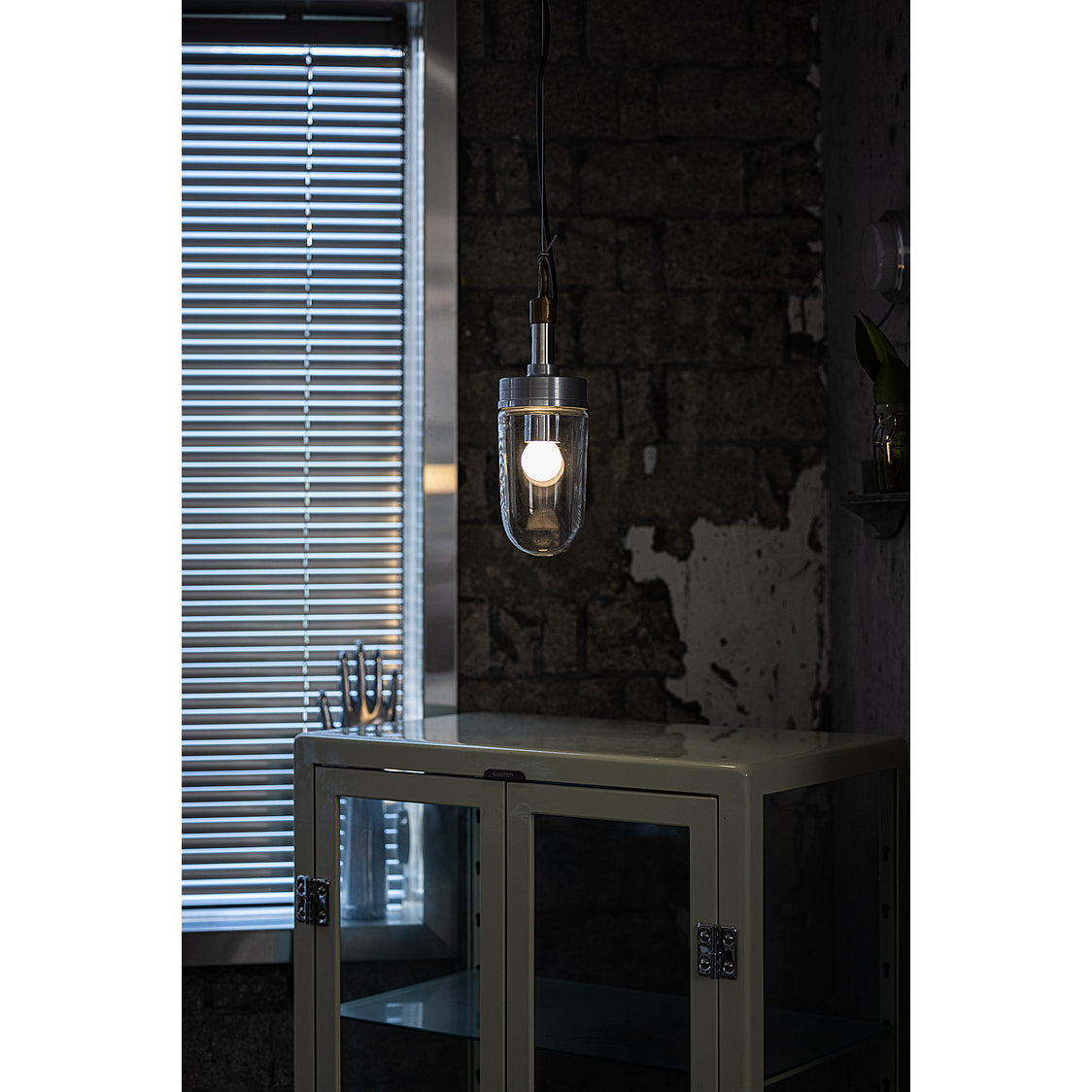 Well Glass Pendant Lamp