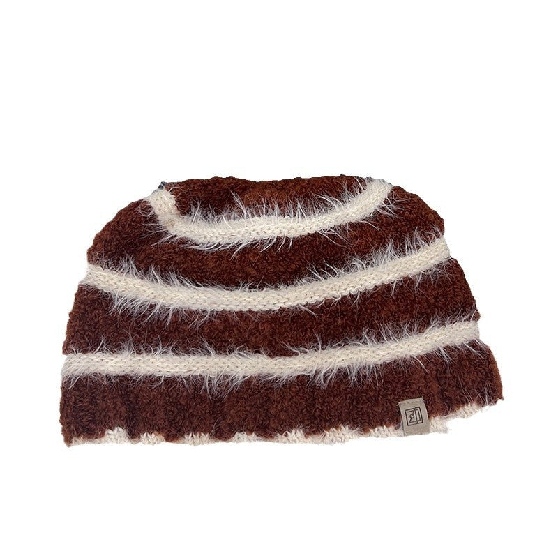 elowen-striped-plush-beanie-5_9fb00804-d8cf-4654-93aa-9b9aff99bf6c.jpg